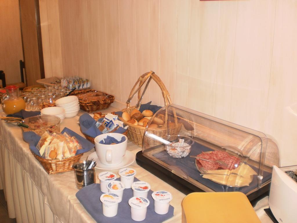 Hotel Milano Iseo Bagian luar foto