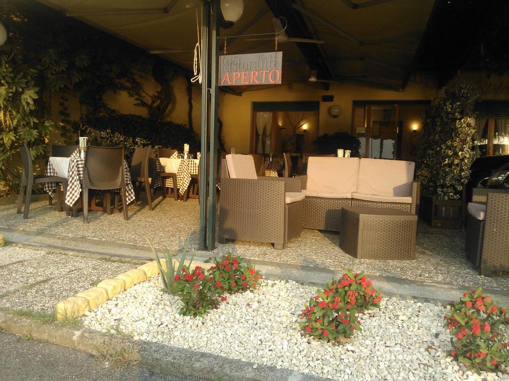Hotel Milano Iseo Bagian luar foto