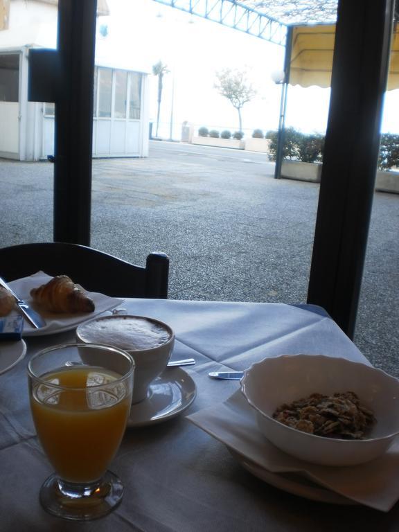 Hotel Milano Iseo Bagian luar foto