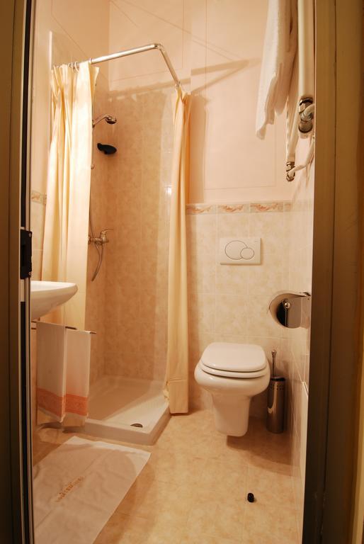 Hotel Milano Iseo Bagian luar foto