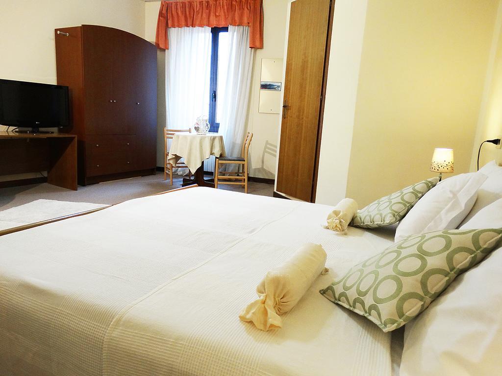 Hotel Milano Iseo Bagian luar foto