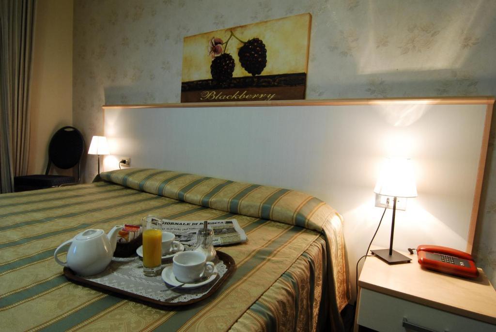 Hotel Milano Iseo Ruang foto