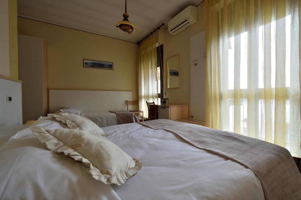 Hotel Milano Iseo Bagian luar foto